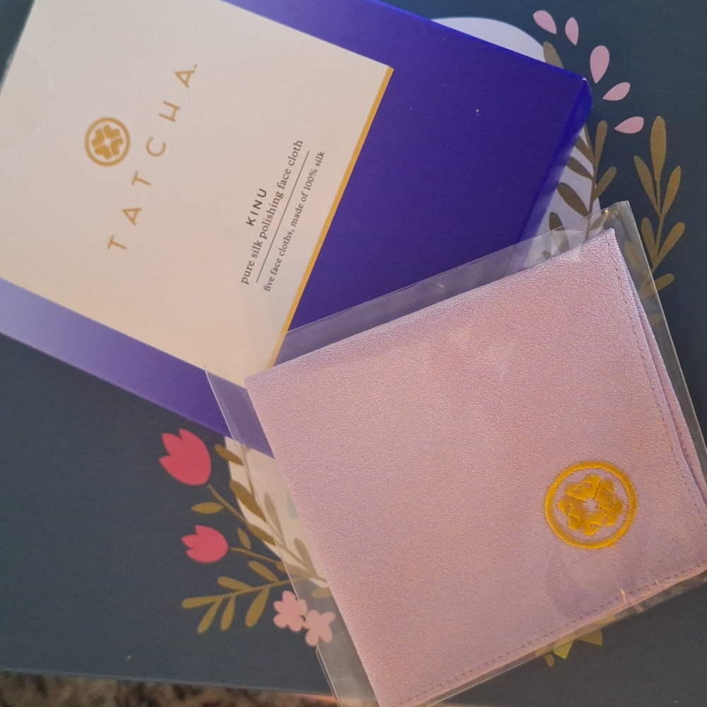 Tatcha Kino Pure Silk Polishing Face Cloth